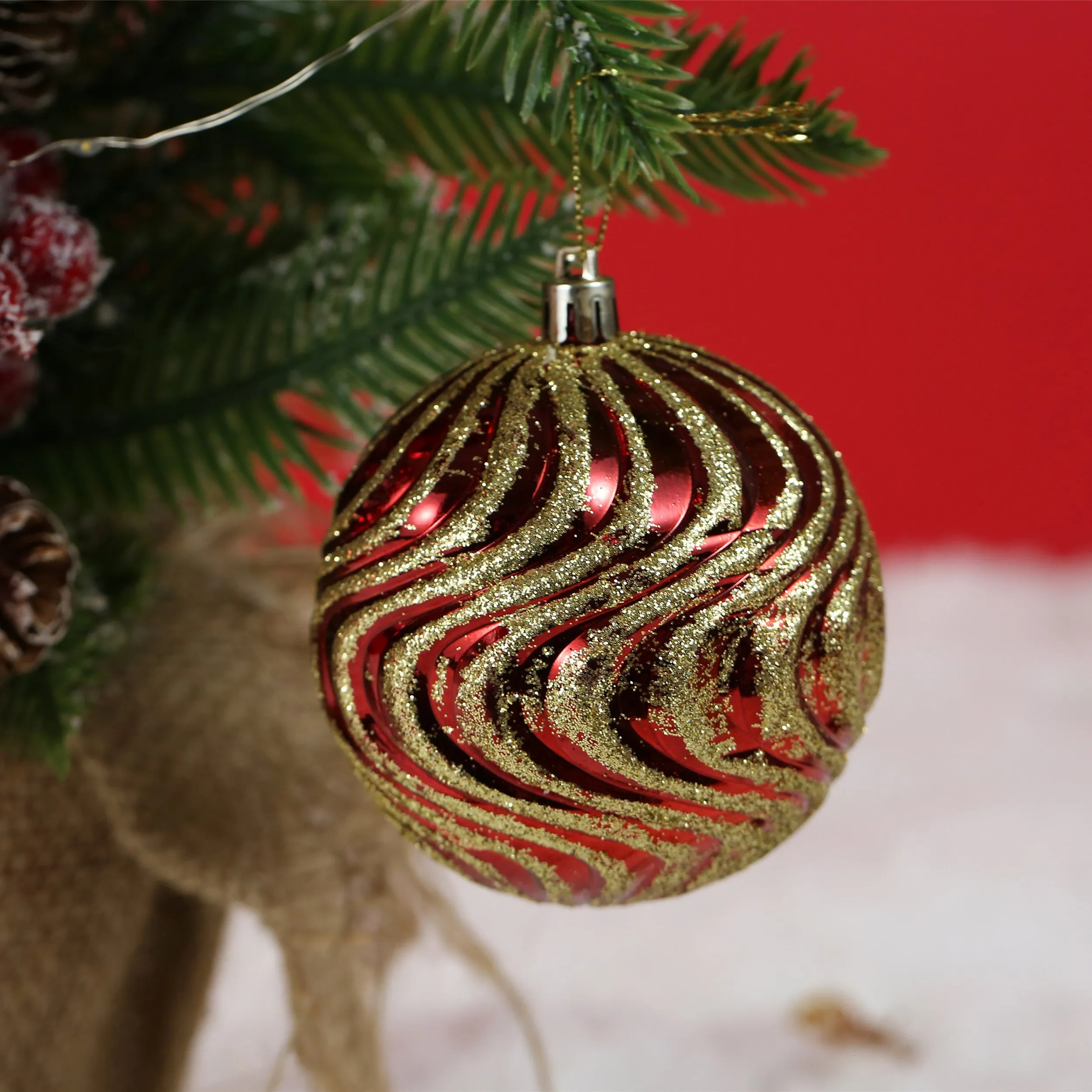 Christmas Red Golden Hangings Balls Ornaments for Xmas Tree Decoration