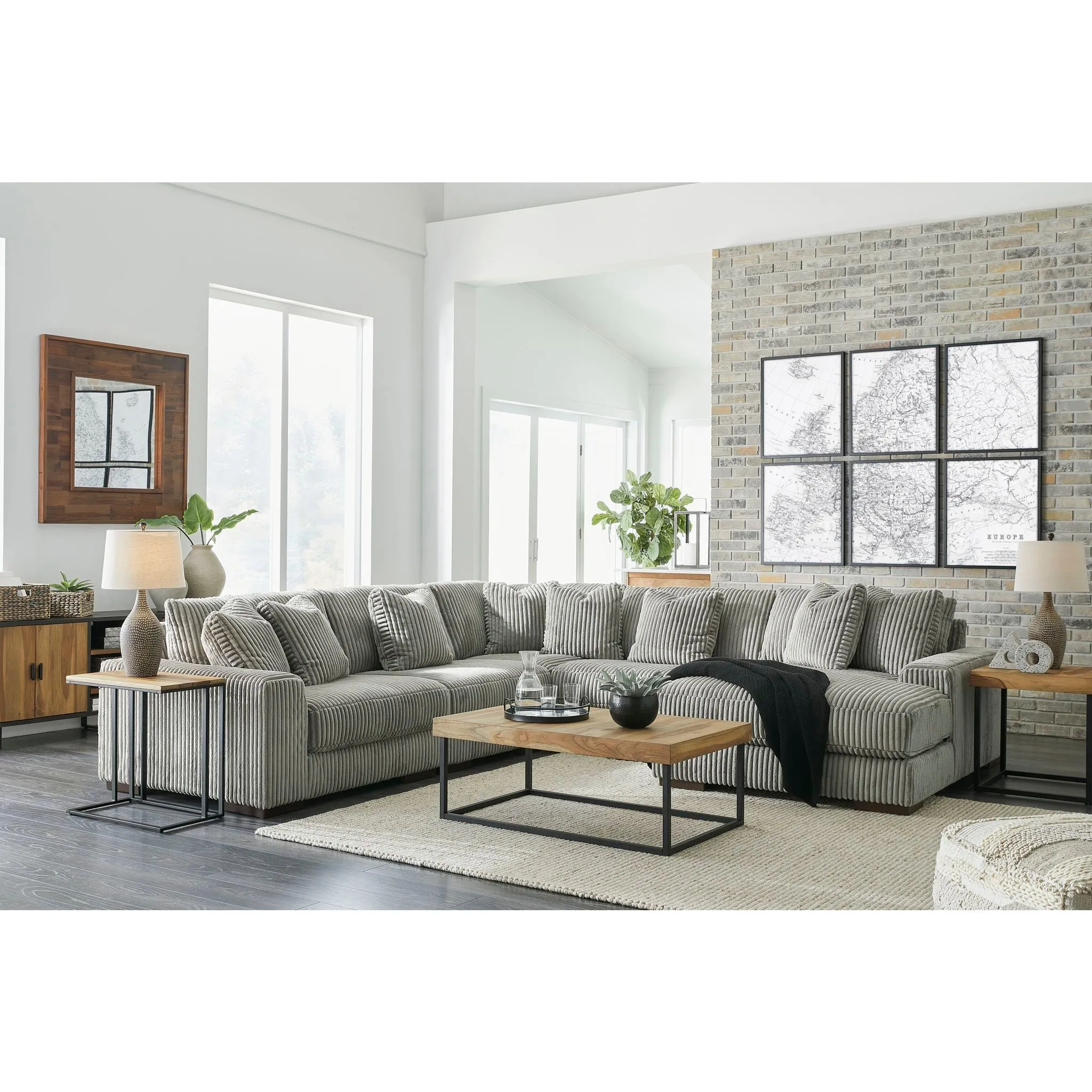 Lindyn 5 Piece Sectional with Chaise