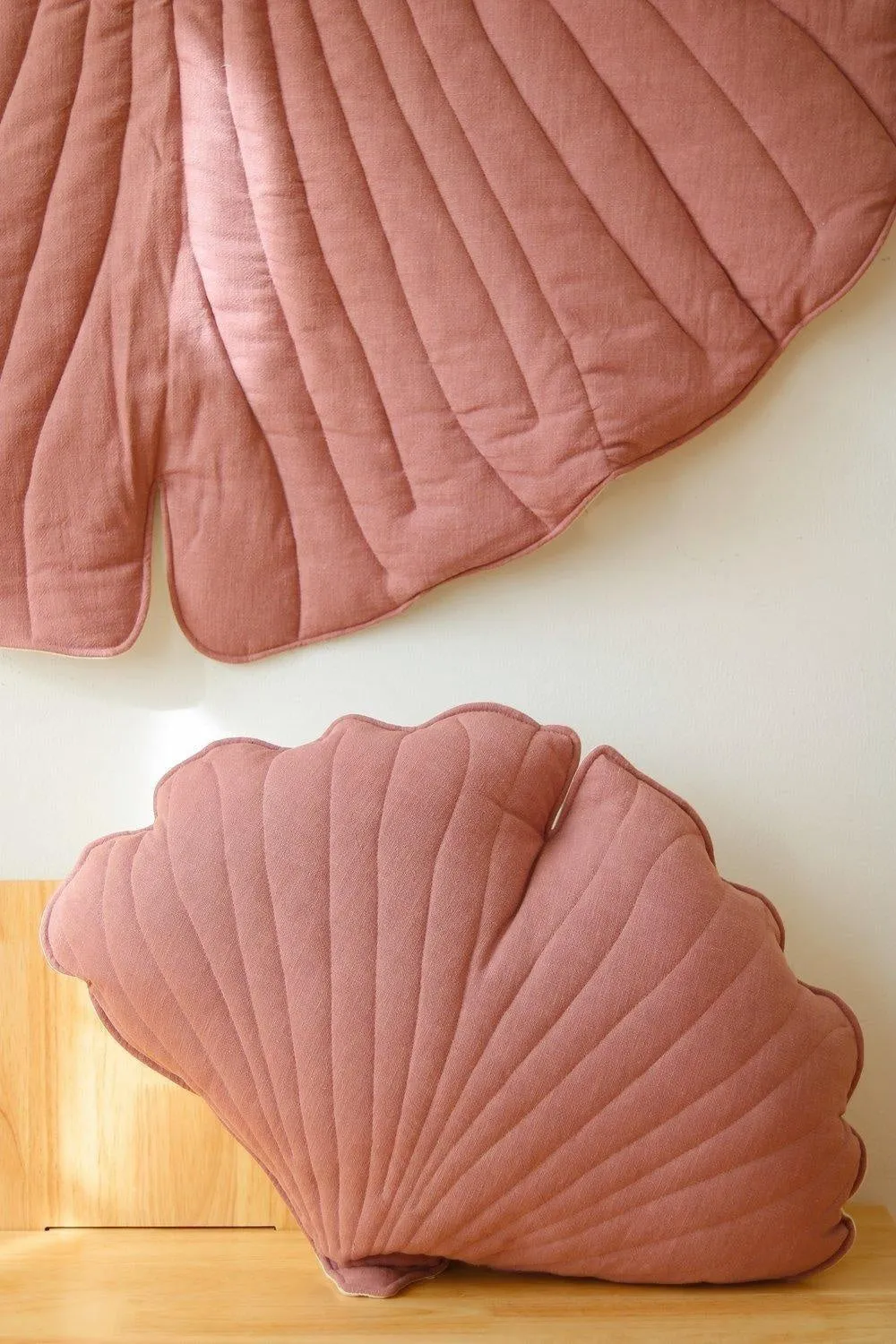 Linen Dirty Pink Ginkgo Leaf Mat